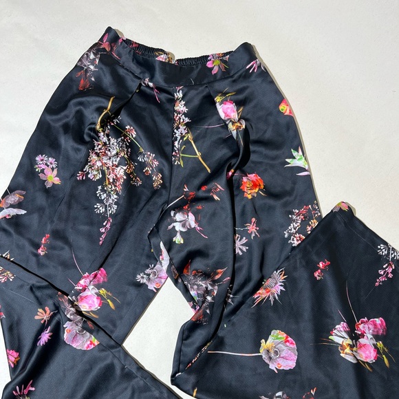 Like new - Victoria’s Secret - silky pajama pants - wide leg - flowy - Picture 5 of 6